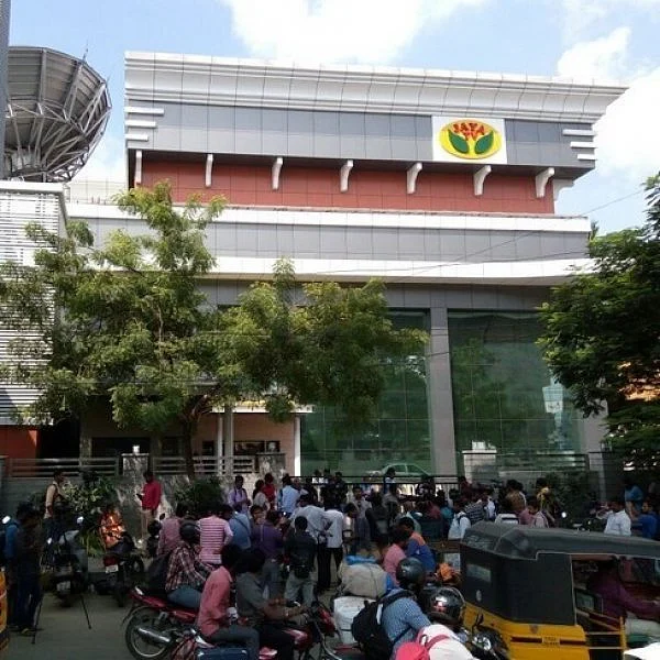 மிடாஸ், ஜாஸ் சினிமாஸில் ரெய்டு; ஜெயா டி.வி-க்கு வாழ்த்து! - மோடி பாராட்டு உண்டாக்கிய ஆச்சர்யம்