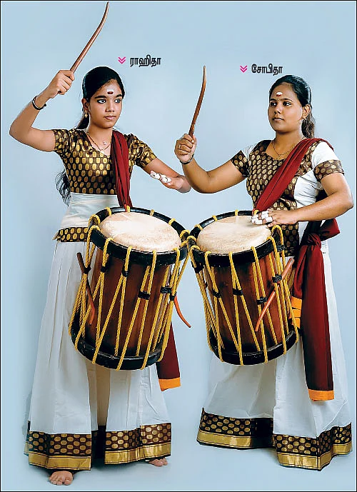 அதிரடி அக்கா- தங்கை: இது செண்டை மேளச் சத்தம்!