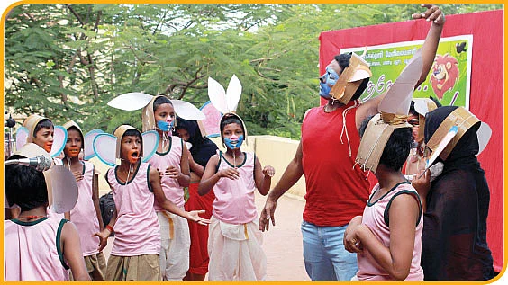 காட்டுக்குள்ளே போகலாம்... கதைகளைக் கேட்கலாம் !