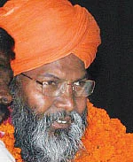 "பெண்களே, நாலு குழந்தை பெத்துக்கோங்க...”