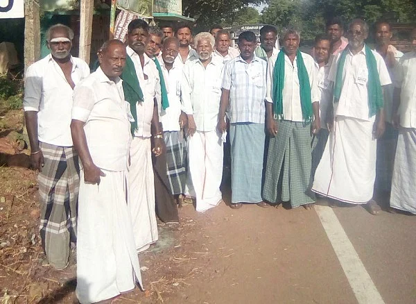 கரும்பு கொள்முதலுக்கு பணம் தராத சர்க்கரை ஆலை..! போராட்டத்தில் ஈடுபட்ட விவசாயிகள்