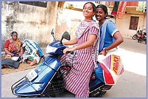 ஒரு நாள் முதலாளி - ஃபேன்ஸி பாசி வாங்கலியோ...