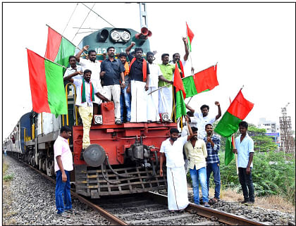 மிஸ்டர் கழுகு: “காவிரி போராட்டங்களை ஒடுக்குங்கள்!” - தமிழக அரசை எச்சரித்த கவர்னர்