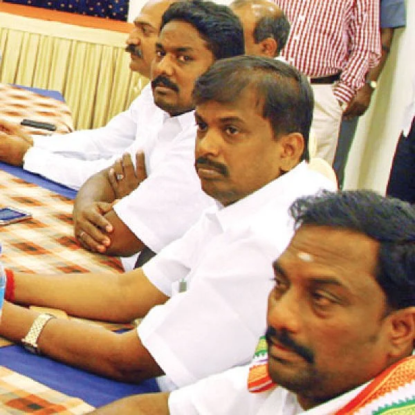 “நாங்கள் ஊறுகாய் அல்ல!” - குமுறும் என்.ஆர்.காங்கிரஸ் நிர்வாகிகள் - குழப்பத்தில் ரங்கசாமி....