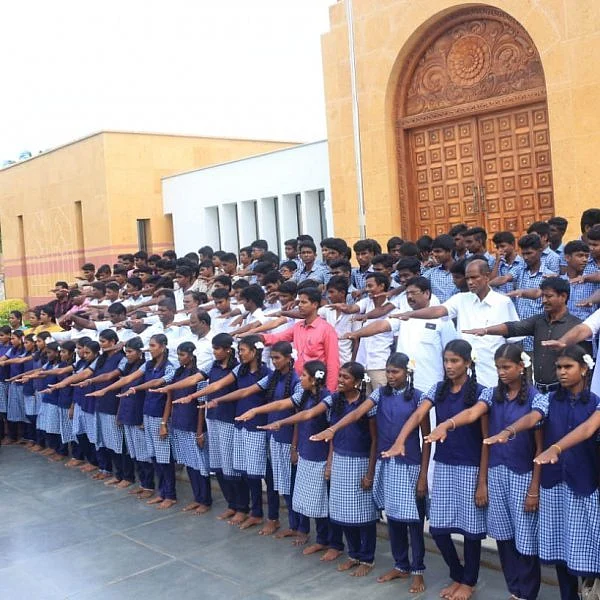 மாணவ, மாணவிகள்