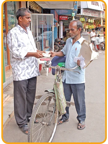 வாசலில் அந்நியர் ஜூனியர்: ஆறு எழுத்து அட்ரஸ்... ஏ.டி.எம்-ஆக மாறும் போஸ்ட்மேன்!