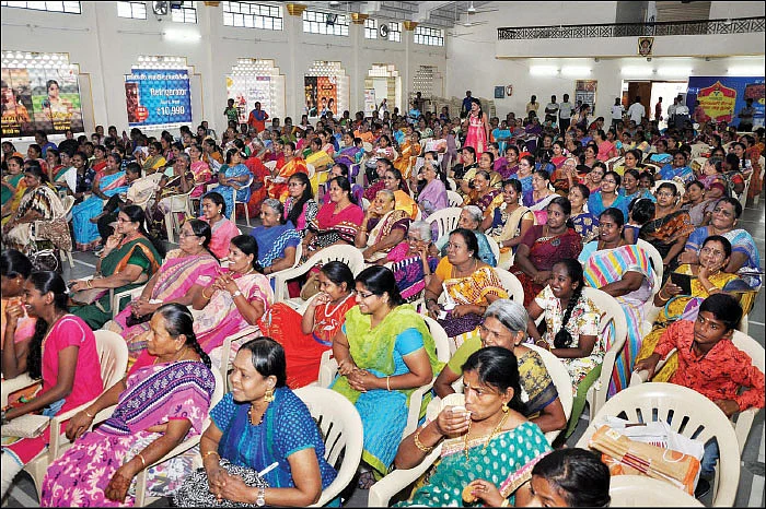 இது எங்க வீட்டுக்கு முதல் ஃப்ரிட்ஜ்! - சேலத்தில் ஜாலி டே கொண்டாட்டம்