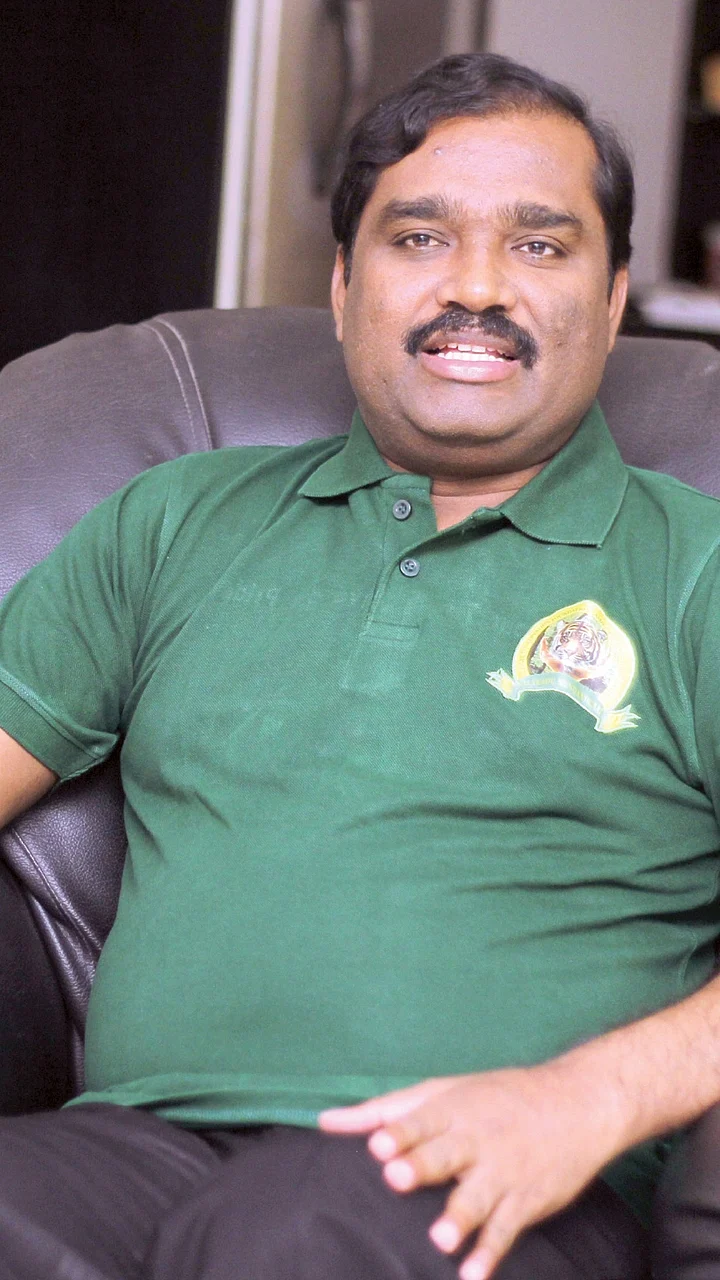 “காலி நாற்காலியைப் பார்த்து கர்ஜிக்கும் எடப்பாடி!” - வேல் வீசும் வேல்முருகன்