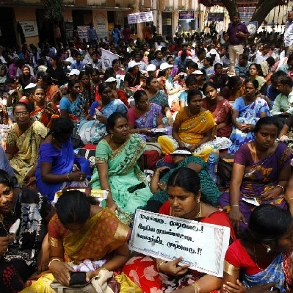 ஆசிரியர்கள் போராட்டம்