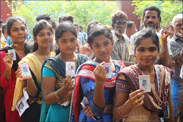 என்னுள் மையம் கொண்ட புயல்! - கமல்ஹாசன் - 14 - "ஓட்டுக்குப் பணம்... பிச்சை எடுப்பதுபோன்ற கேவலம்!”