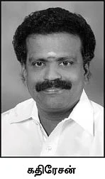 மிஸ்டர் கழுகு: கோட்டையில் மாற்றான்