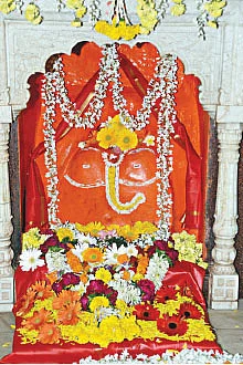 சிக்கல்கள் தீர்ப்பார் செக்கச் செவேல் கணபதி!