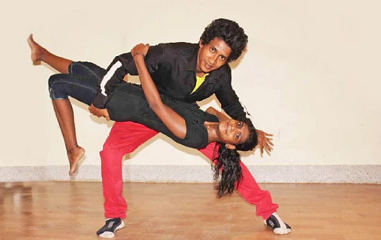 ஆடலாம் பாய்ஸ் பாதுகாப்பா டான்ஸ்! - உஷார் ரிப்போர்ட்