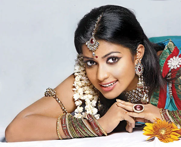 அமலா பாலுடன் ஒரு 20-20