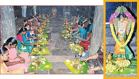 விளக்கு பூஜை: திருச்சி ஸ்ரீஎறும்பிஸ்வரர் கோயில்