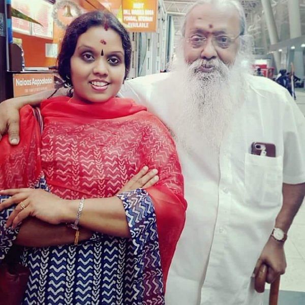 ''மார்க் பார்க்காமலே கையெழுத்துப் போடுவார் அப்பா!'' - பாலகுமாரன் மகள் உருக்கம் #FathersDay