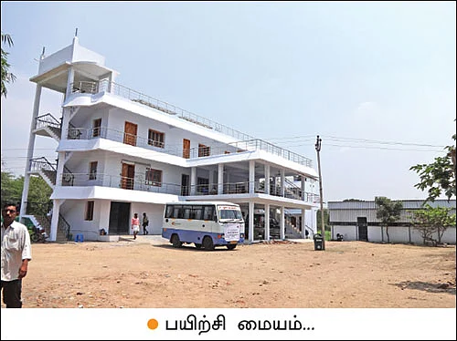 மண், மக்கள், மகசூல்! - மண்புழுக்களை அழைக்கும் மந்திரம்!