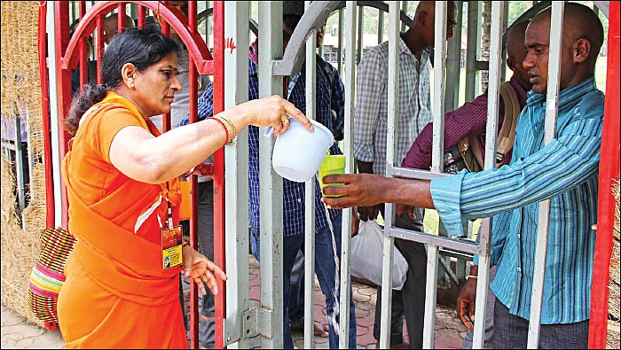 சீரும் சிறப்புமாய் ஸ்ரீவாரி சேவை...