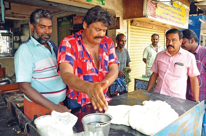 ஆட்டமா, தேரோட்டமா...