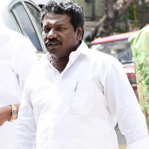 `எம்.எல்.ஏ பதவியிலிருந்து கருணாஸைத் தகுதிநீக்கம் செய்யுங்கள்' - சபாநாயகரிடம் மனு!