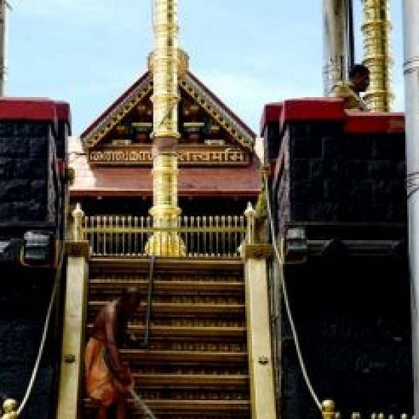 காவல் துறை கெடுபிடியால் சபரிமலையில் குறைந்தது கூட்டம் - போக்குவரத்து சேவையும் குறைப்பு!