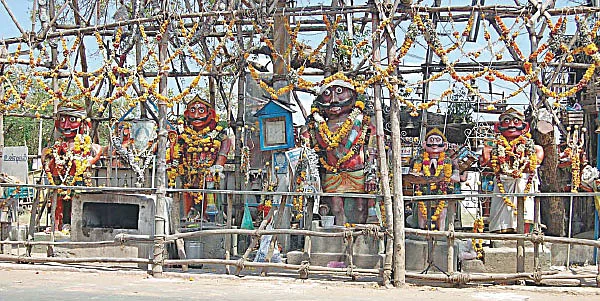 மண் மணக்கும் கோயில்கள்... குறை தீர்க்கும் சாமிகள்!