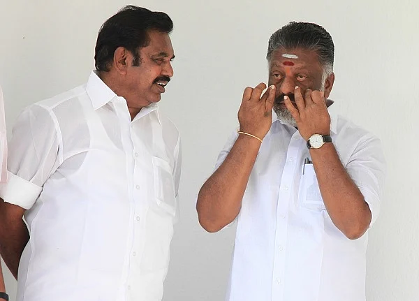 தமிழகத்தின் தலைக்கு மேல் தொங்கும் கத்தி... மிரட்டும் செக்ஷன் 356