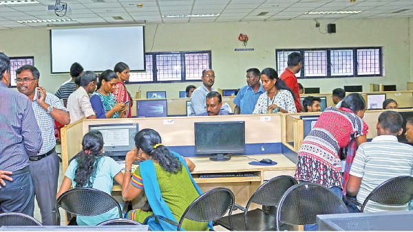 இன்ஜினீயரிங் ஆன்லைன் கவுன்சலிங்... கிராமப்புற மாணவர்களுக்கு ஆபத்து!