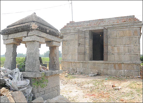 ஆலயம் தேடுவோம்: சிதிலமுற்ற மண்டபத்தில்... கடகம் வழிபட்ட கயிலையான்!