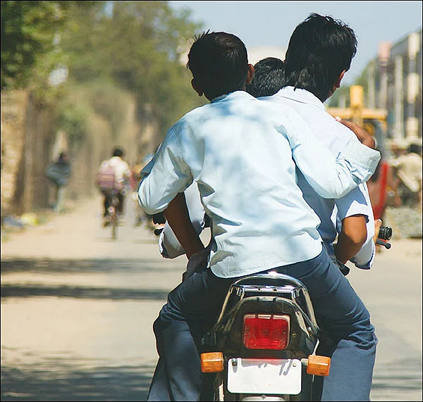 சிறுவர்கள் வாகனம் ஓட்டினால் பெற்றோருக்கு தண்டனை என்பது நிஜமா?
