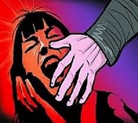 ரத்தம் சொட்ட, அரை நிர்வாண நிலையில், வீதியில் உதவிக்கு ஏங்கிய 12 வயது சிறுமி; ம.பி பாலியல் `கொடூரம்!'