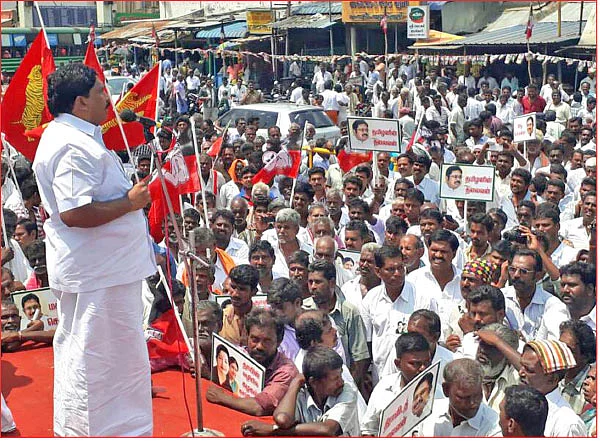 ‘‘ஓ.பி.எஸ் போல எடப்பாடியும் துரோகி!’’ - திகில் கிளப்பும் தினகரன் டீம்