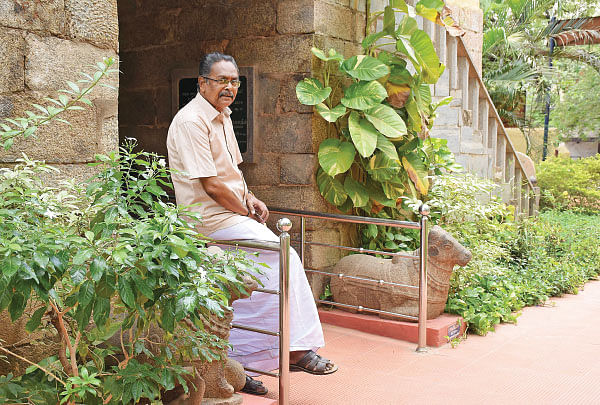 அன்பெனும் தனி ஊசல் - கலாப்ரியா
