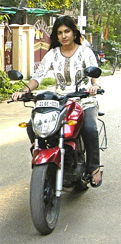 அழவைத்த விபத்து... துள்ளி எழவைத்த சமத்து!