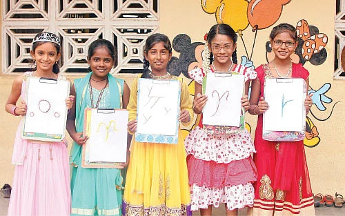 மெல்லிசா பல கோடுகள்!