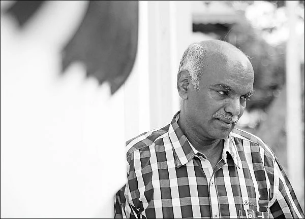 இருண்ட உலகின் ஆன்மிக ஒளி - எம்.கோபாலகிருஷ்ணன்