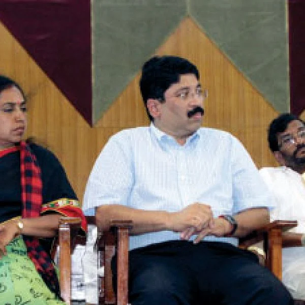 ஓட்டு இயந்திரத்துடன் அறிவாலயம் வந்த சந்திரபாபு நாயுடு! - மோசடி குறித்த செய்முறை விளக்கம்