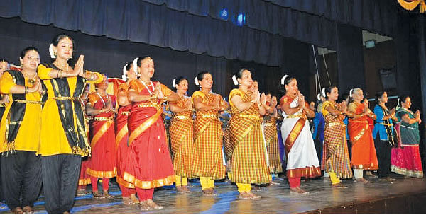ஐம்பதிலும் அபிநயம் பிடிக்கலாம்!