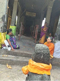 ஆபரணங்களை காத்தருளும் அரியமாணிக்கம்!