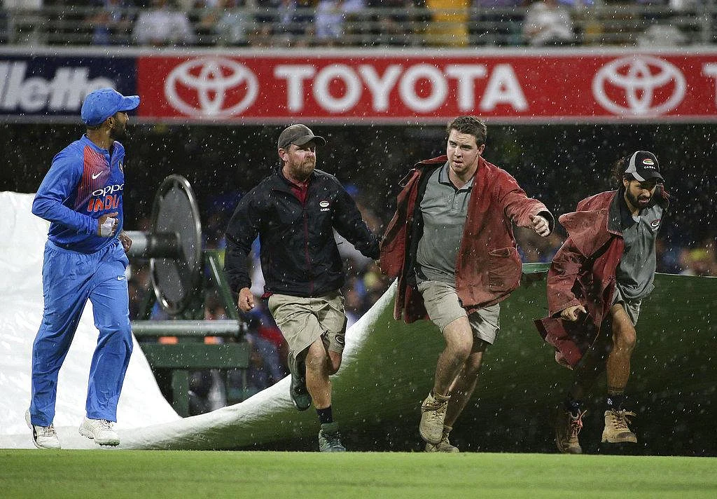 கோலி 4, ரோஹித் 7, குருனால் 55... வெல்கம் டூ ஆஸ்திரேலியா! #AUSvIND