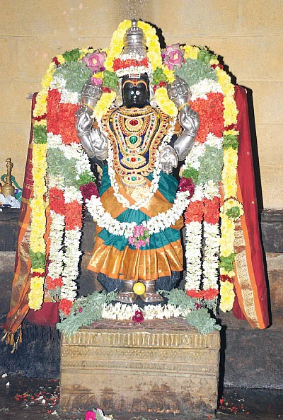 மண்ணாளும் ஈசனுக்கு மகா கும்பாபிஷேகம்!