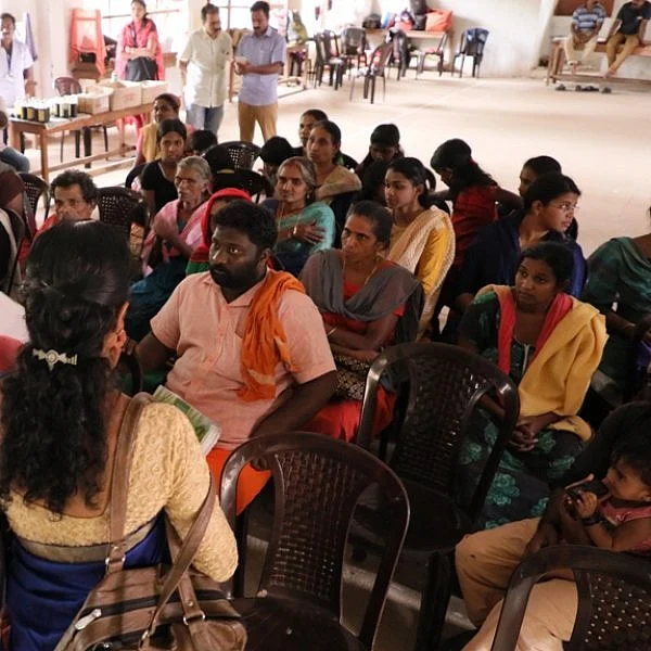 வெள்ள நிவாரண முகாம்களில் மருந்துகள் தட்டுப்பாடு? உதவி எதிர்பார்க்கும் பாதிக்கப்பட்ட மக்கள்