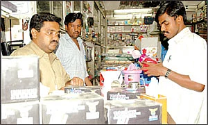 ஒரு நாள் முதலாளி - வாட்டர், ஜூஸர்... திருப்பூரில் திருவிழா!