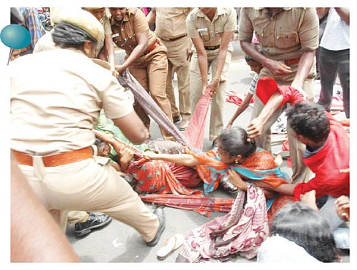 ''சீழ் உள்ள இடத்தில்தானே அறுவைசிகிச்சை பண்ணணும்!''
