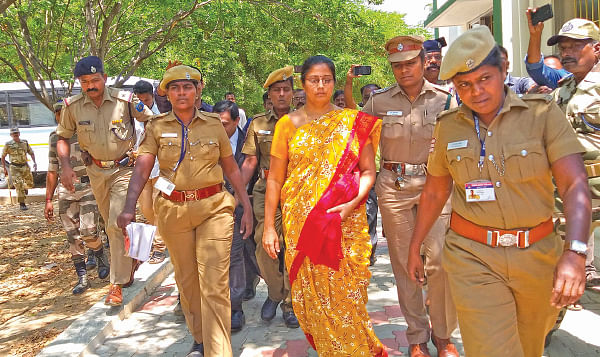நிர்மலாதேவி விவகாரம்: கிடைத்தது ஜாமீன்... அழைத்துச்செல்ல ஆளில்லை!