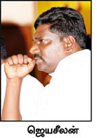 வழக்குப் போடு... அல்லது விடுதலை செய்!