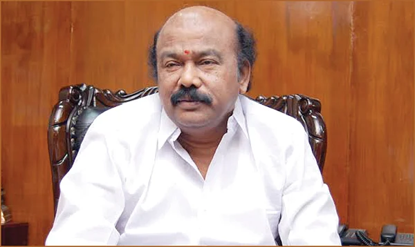 தினகரனுக்கு ஒரு நீதி... பன்னீருக்கு ஒரு நீதியா? - பரபரப்பைக் கிளப்பும் ராஜன் செல்லப்பா