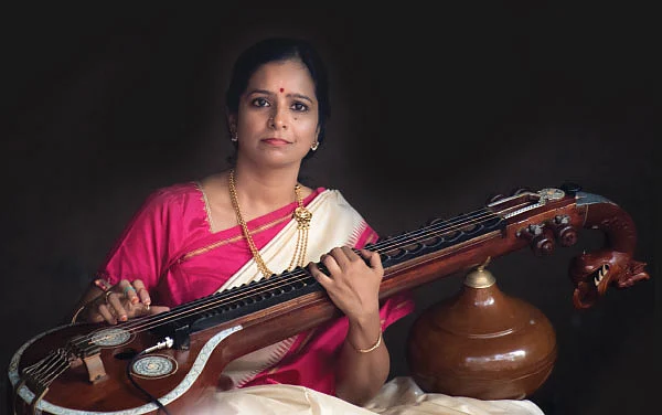கருவி அல்ல... கருவில் சுமந்த குழந்தைக்கு நிகர்!