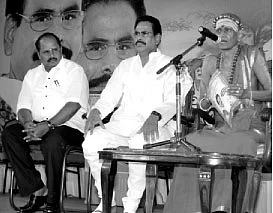 மிஸ்டர் கழுகு: கனிமொழிக்குத் தடை!