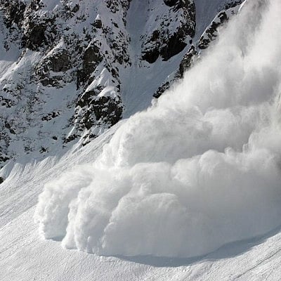 உத்தரகாண்ட்: பனிச்சரிவில் 20-க்கும் மேற்பட்டோர் சிக்கித் தவிப்பு! - மீட்புப்பணிகள் தீவிரம்